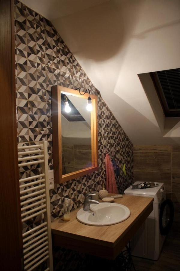 Prijemny Podkrovny Byt V Srdci Dechtic Dechtice Esterno foto
