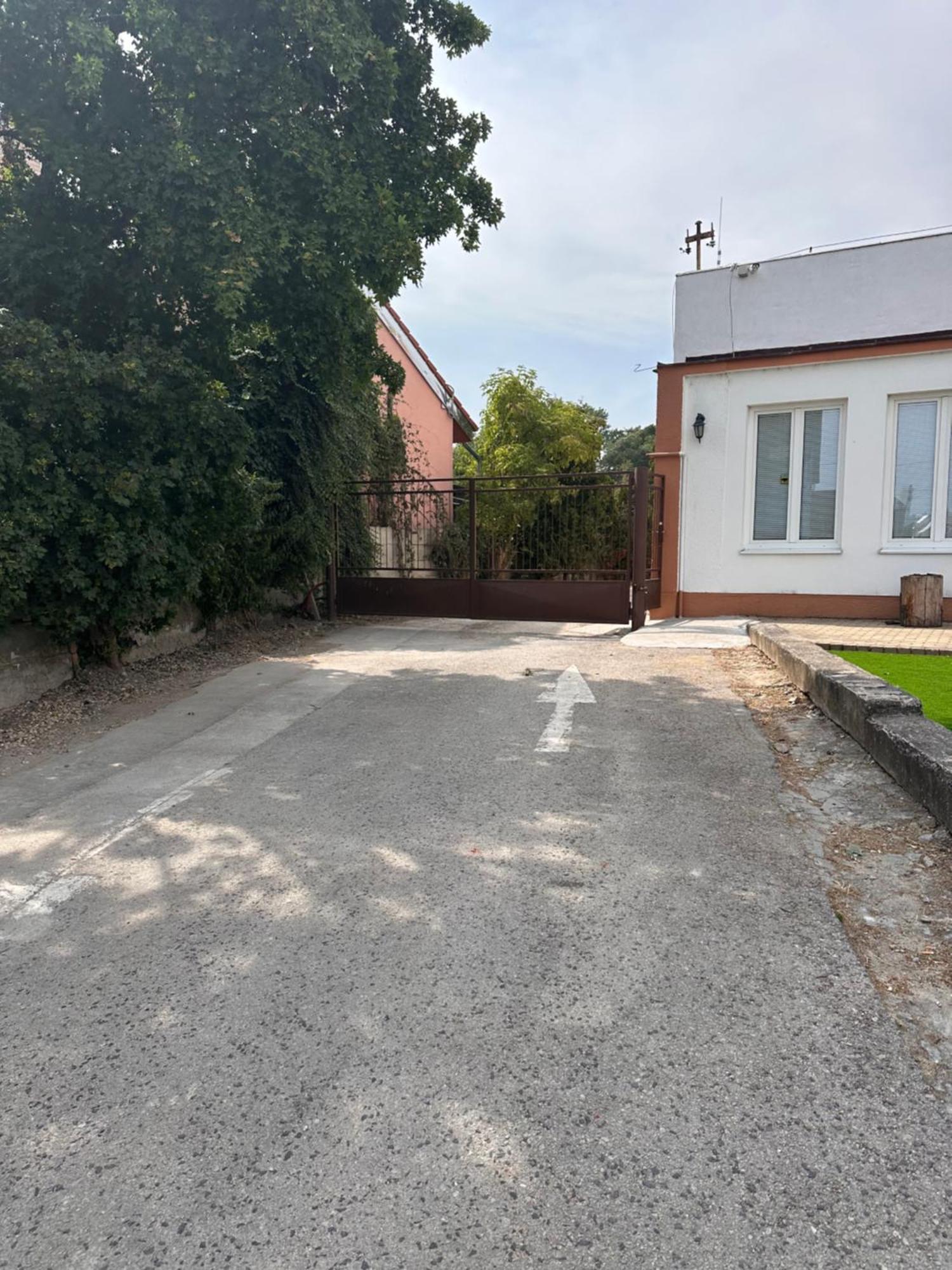 Prijemny Podkrovny Byt V Srdci Dechtic Dechtice Esterno foto